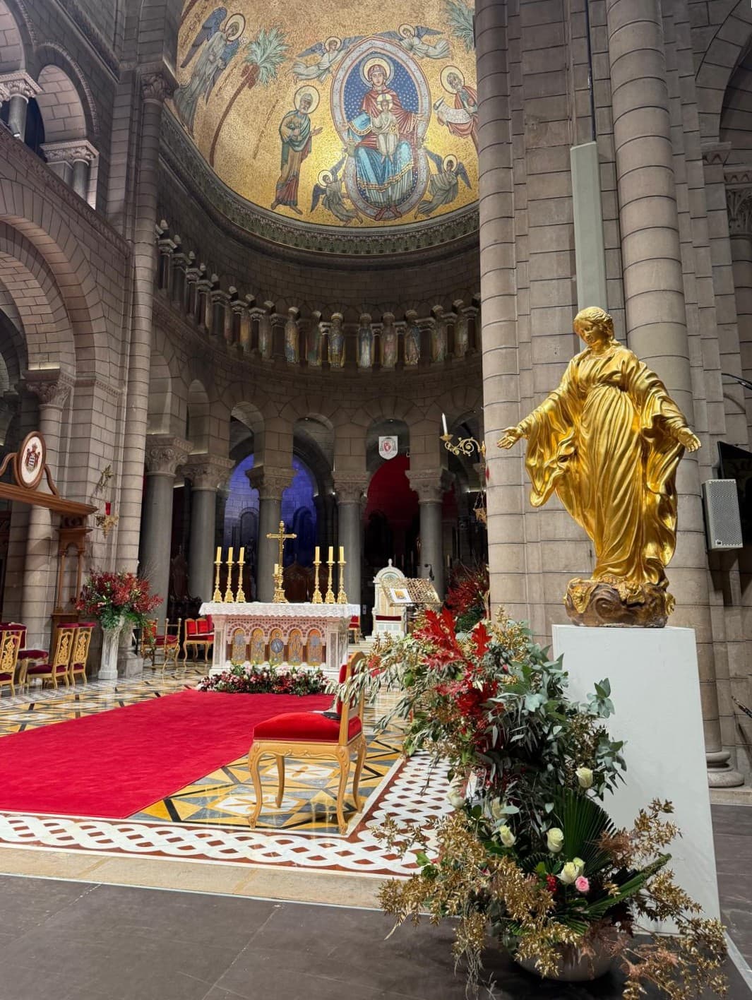 Fleurissement et aménagement floral à la cathédrale Notre-Dame-Immaculée de Monaco